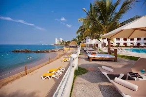 Plaza Pelicanos Club Beach Resort image