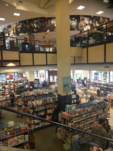 Book Store «Barnes & Noble», reviews and photos, 47 E Chicago Ave, Naperville, IL 60540, USA