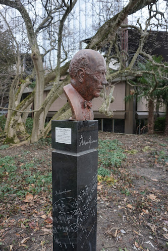 R. Strauss Statue Öffnungszeiten