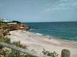 Cala del Pastor'in fotoğrafı geniş bir kıyı şeridi ile birlikte