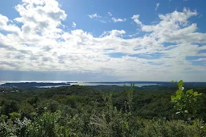 Pearl road observation deck image