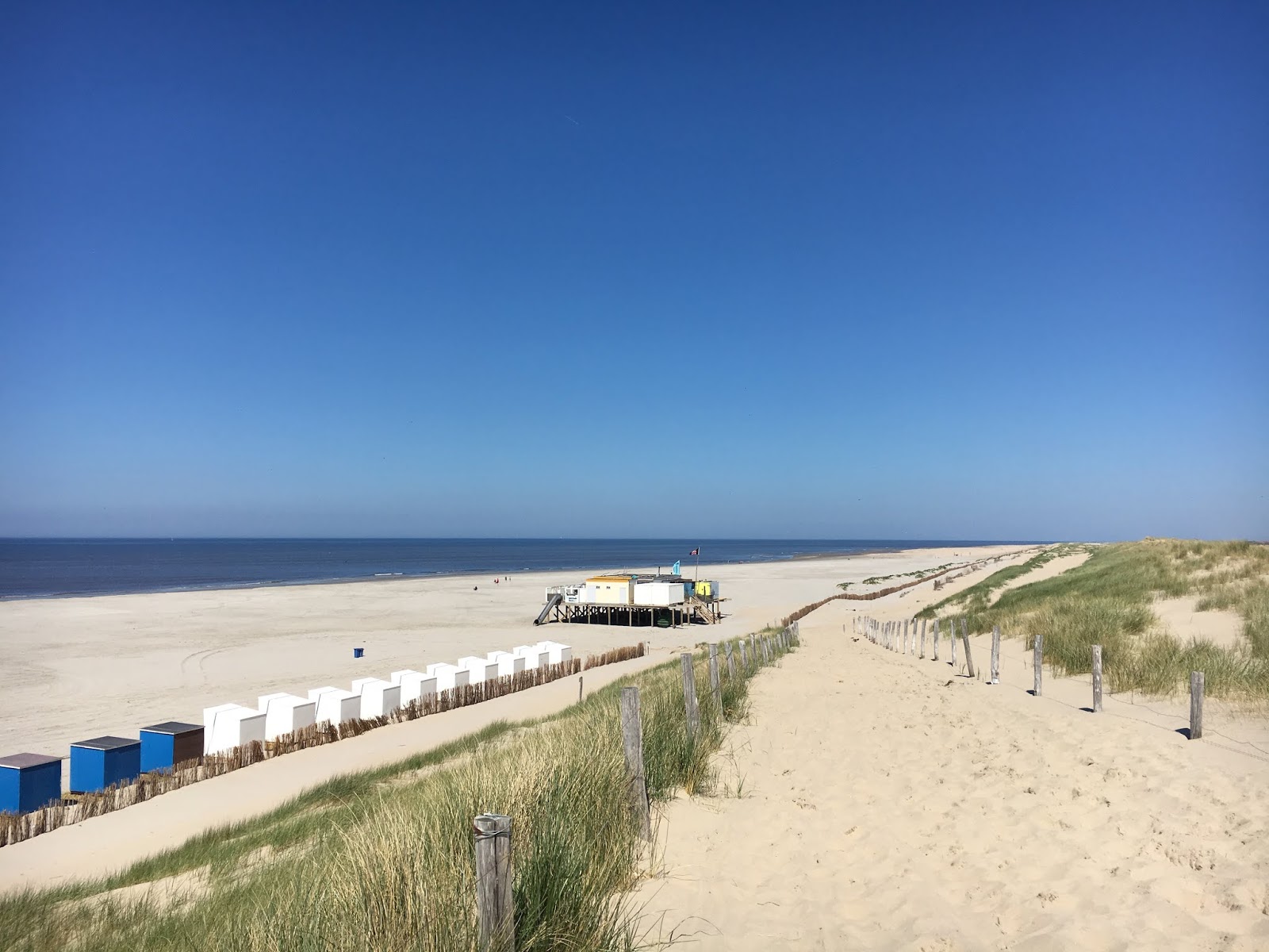 Camperduin Beach'in fotoğrafı uzun koy ile birlikte