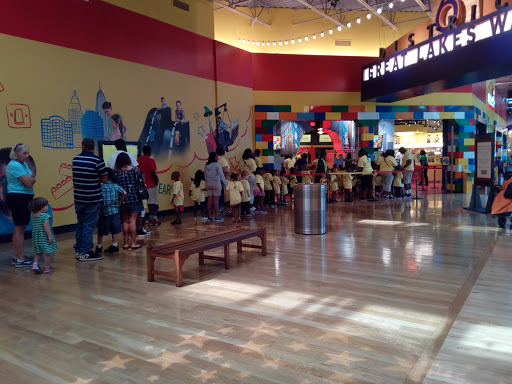 Shopping Mall «Great Lakes Crossing Outlets», reviews and photos, 4000 Baldwin Rd, Auburn Hills, MI 48326, USA