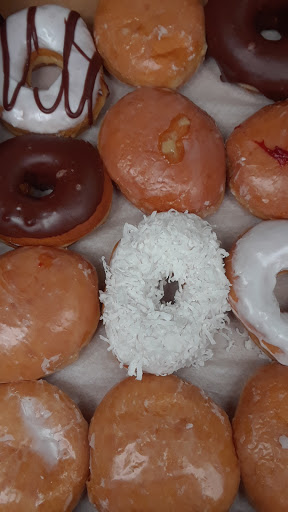 Donut Shop «Hole In One Donut 3», reviews and photos, 14406 N Florida Ave, Tampa, FL 33613, USA