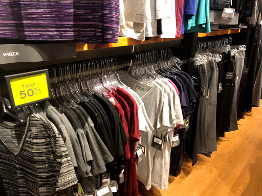Clothing Store «Eddie Bauer Outlet», reviews and photos, 18501 Outlet Blvd #300, Chesterfield, MO 63005, USA