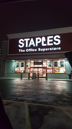 Office Supply Store «Staples», reviews and photos, 9631 S Cicero Ave, Oak Lawn, IL 60453, USA