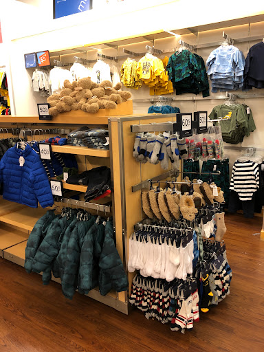 Clothing Store «Gap Outlet», reviews and photos, 100 Premium Outlets Blvd #100, Hagerstown, MD 21740, USA