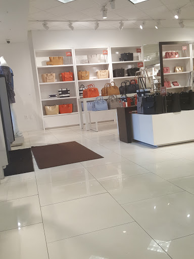 Fashion Accessories Store «Michael Kors», reviews and photos, 5050 Factory Shops Blvd #320, Castle Rock, CO 80108, USA