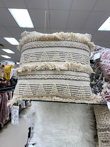 Department Store «Marshalls & HomeGoods», reviews and photos, 4950 Hadley Center Dr, South Plainfield, NJ 07080, USA