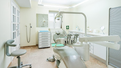 Clínica dental en Los Remedios | Manuel Domínguez Andújar