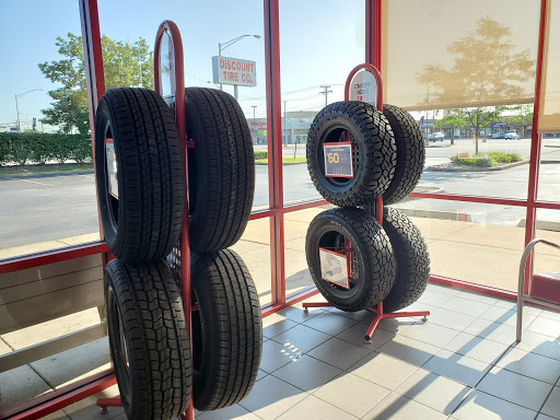Tire Shop «Discount Tire Store - Crestwood, IL», reviews and photos, 13550 S Cicero Ave, Crestwood, IL 60445, USA