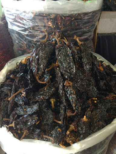 Chiles secos y semillas victoria en Playa Vicente