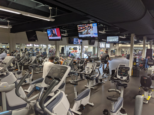 Gym «McVeigh Sports & Fitness Center», reviews and photos, 2160 Liggett Avenue, Fort Lewis, WA 98433, USA