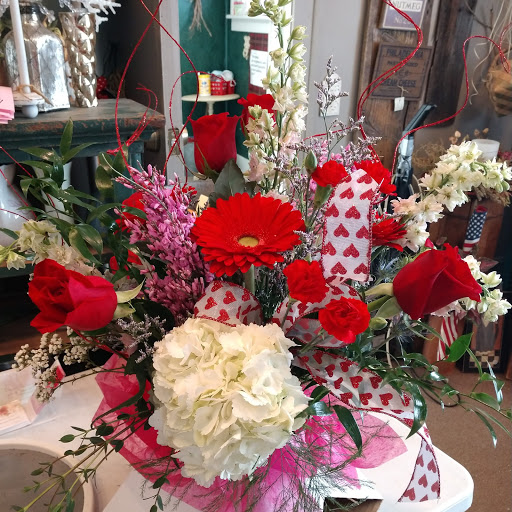 Florist «Wild Rose Florist», reviews and photos, 217 S Lincolnway St, North Aurora, IL 60542, USA