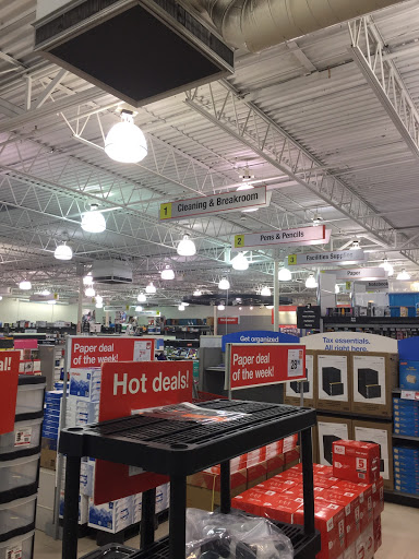 Office Supply Store «Staples», reviews and photos, 2150 W 117th St, Cleveland, OH 44111, USA