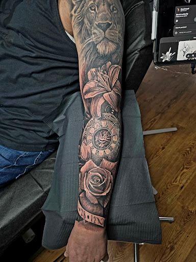 Explore doja cat tattoo ideas, creative tattoo ideas in Fort Oglethorpe, available at The Helm Tattoo & Piercing