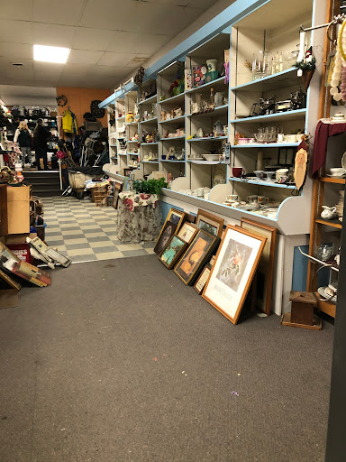 Thrift Store «F.U.M.C Thrift Store», reviews and photos, 38 Broadway, Bangor, PA 18013, USA