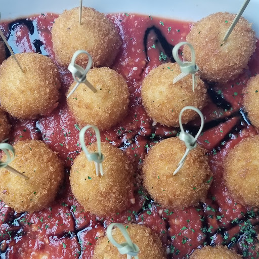 Restaurant «Maxwells», reviews and photos, 122 E Genesee St, Syracuse, NY 13202, USA