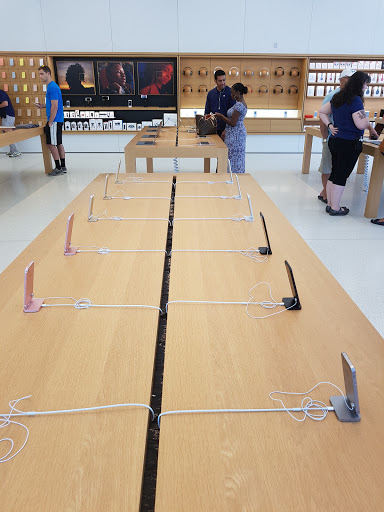 Computer Store «Apple Country Club Plaza», reviews and photos, 227 Nichols Rd, Kansas City, MO 64112, USA