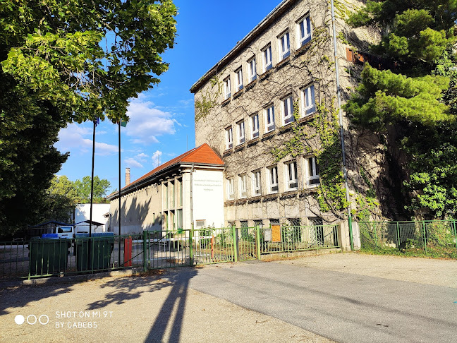 Értékelések erről a helyről: Élelmiszeripari és Földmérési Szakképző Iskola és Kollégium, Szombathely - Iskola