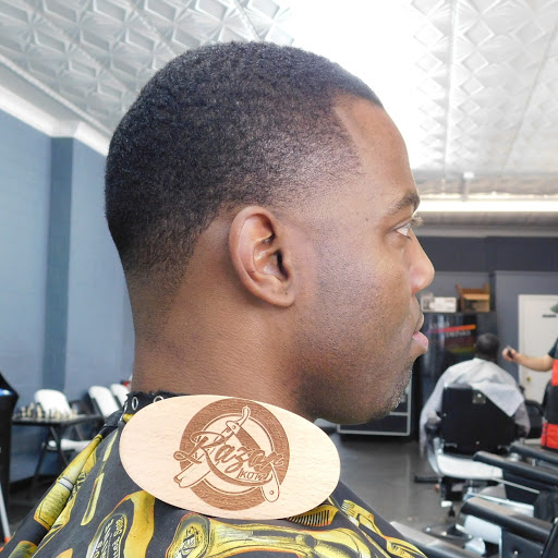 Barber Shop «Razor 1 Kutz Barbershop», reviews and photos, 7218 Montgomery Rd, Silverton, OH 45236, USA