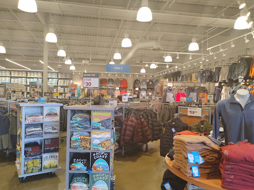 Sportswear Store «Columbia Sportswear Outlet Store at Cabazon Outlets», reviews and photos, 48750 Seminole Dr, Cabazon, CA 92230, USA