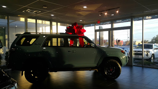Used Car Dealer «FOX Toyota of El Paso», reviews and photos, 11165 Gateway Blvd W, El Paso, TX 79935, USA