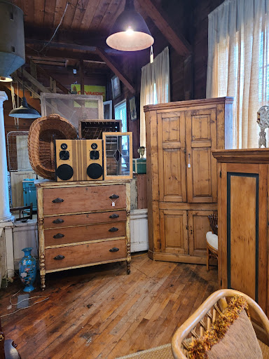 Antique Furniture Store «Hip and Humble», reviews and photos, 401 E Main St, Berryville, VA 22611, USA