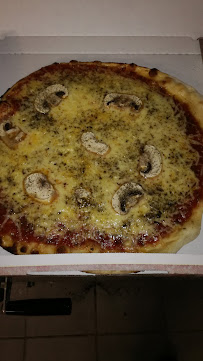 Pizza du Livraison de pizzas DOMICIL RESTO RINAUDO SISTERON CENTRE LE SOIR ET ZONE NORD LE MIDI - n°12