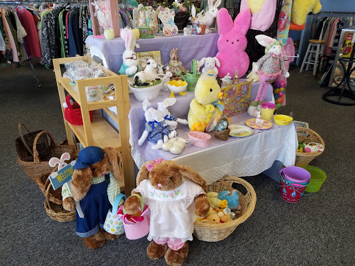 Thrift Store «Ladies of Charity Lake Travis Thrift Shop», reviews and photos, 1508 Ranch Rd 620 S, Lakeway, TX 78734, USA