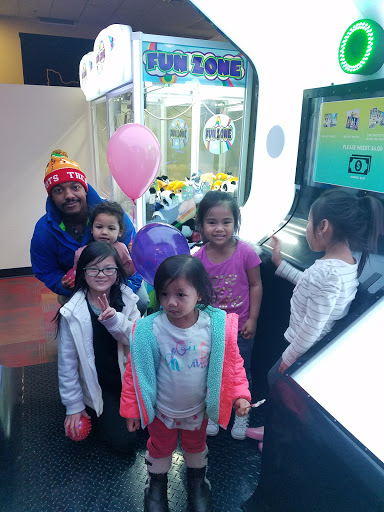 Bowling Alley «KingPins Family Entertainment Center», reviews and photos, 3550 SE 92nd Ave, Portland, OR 97266, USA