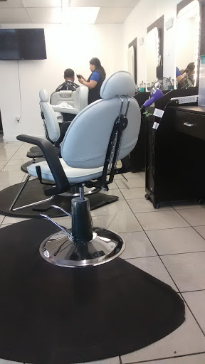 Thrift Store «Avenue Thrift Store», reviews and photos, 927 Minnesota Ave, Kansas City, KS 66101, USA