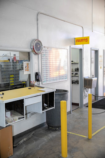 Auto Body Shop «Perry & Terry Autobody», reviews and photos, 1612 Teller St, Lakewood, CO 80214, USA