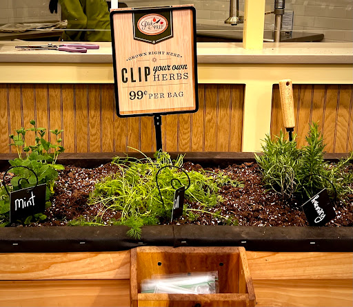 Grocery Store «Lowes Foods on Strickland Road», reviews and photos, 9600 Strickland Rd, Raleigh, NC 27615, USA