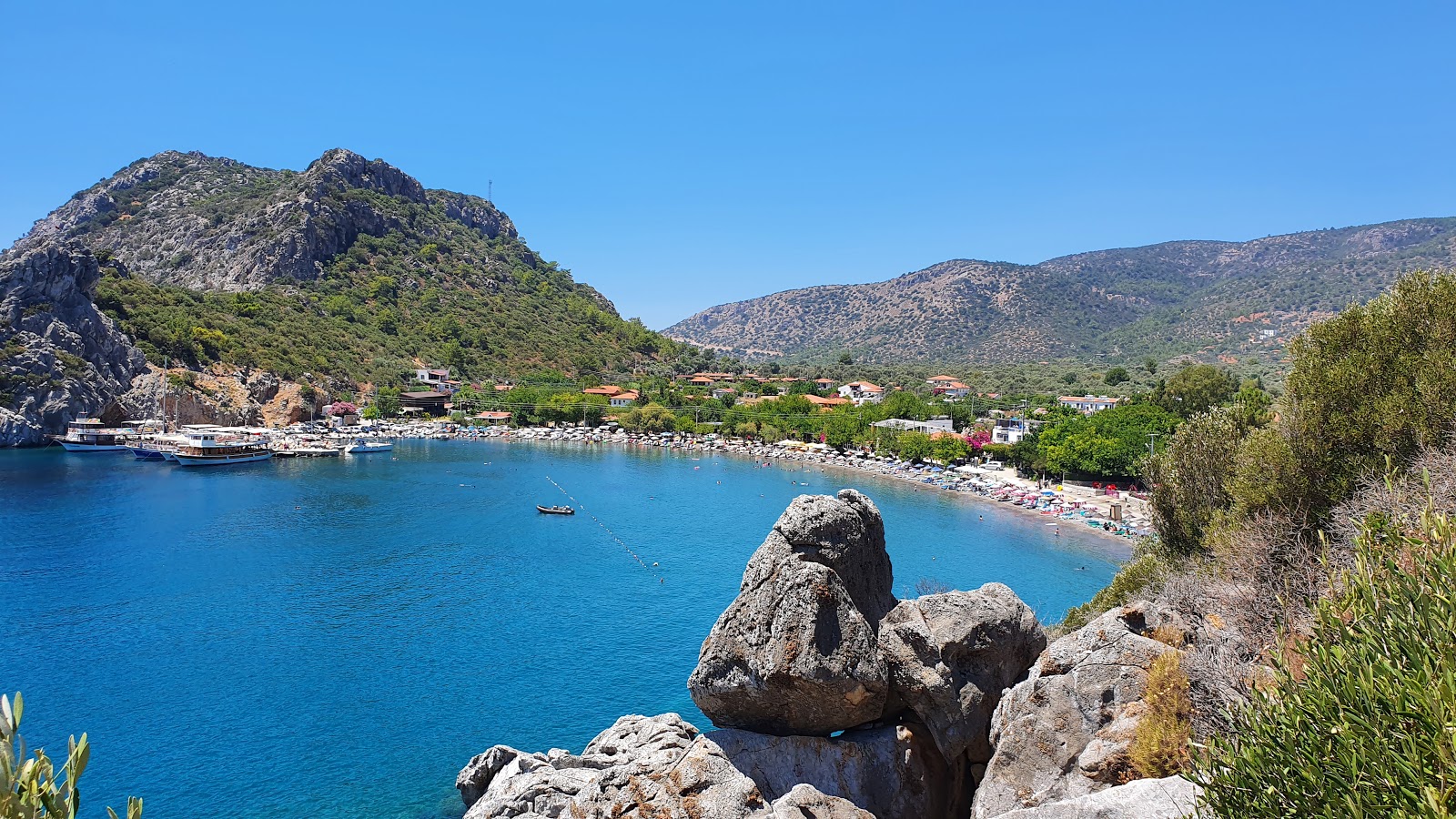 Foto von Hayitbuku Bay beach mit grauer sand & kiesel Oberfläche