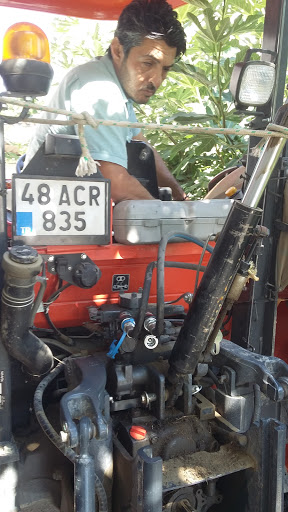 Oto Yaşar Kubota Traktör Tamir Bakım Servis.
