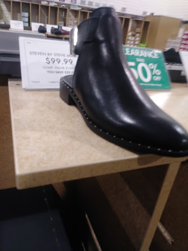 Shoe Store «DSW Designer Shoe Warehouse», reviews and photos, 357 Old Country Rd, Carle Place, NY 11514, USA