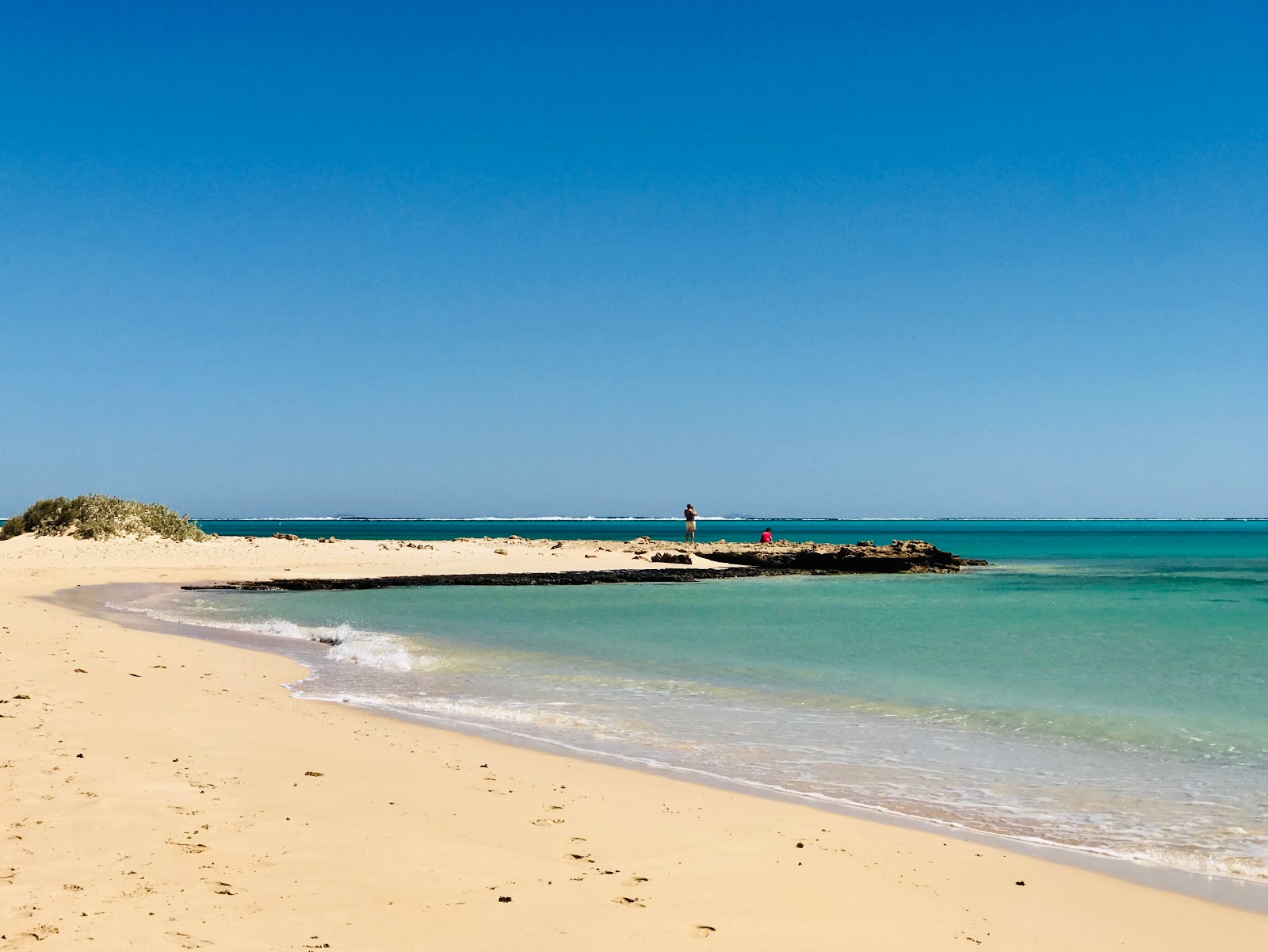 Foto de Varanus Beach com linha costeira longa e reta