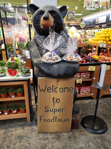 Grocery Store «Super Foodtown of Croton-on-Hudon», reviews and photos, 2005 Albany Post Rd, Croton-On-Hudson, NY 10520, USA