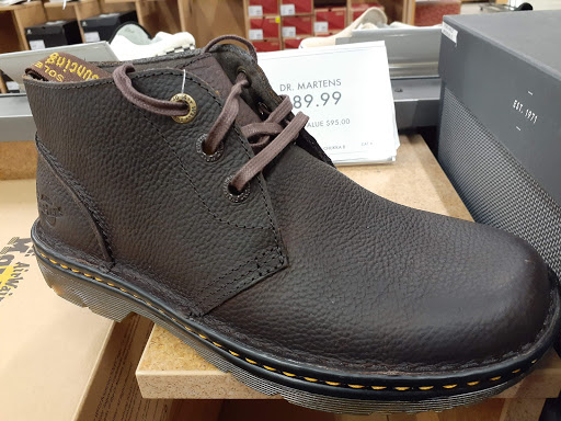 Stores to buy women's black boots Sacramento