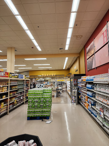 Grocery Store «Hannaford Supermarket», reviews and photos, 2 Freetown Rd #27, Raymond, NH 03077, USA