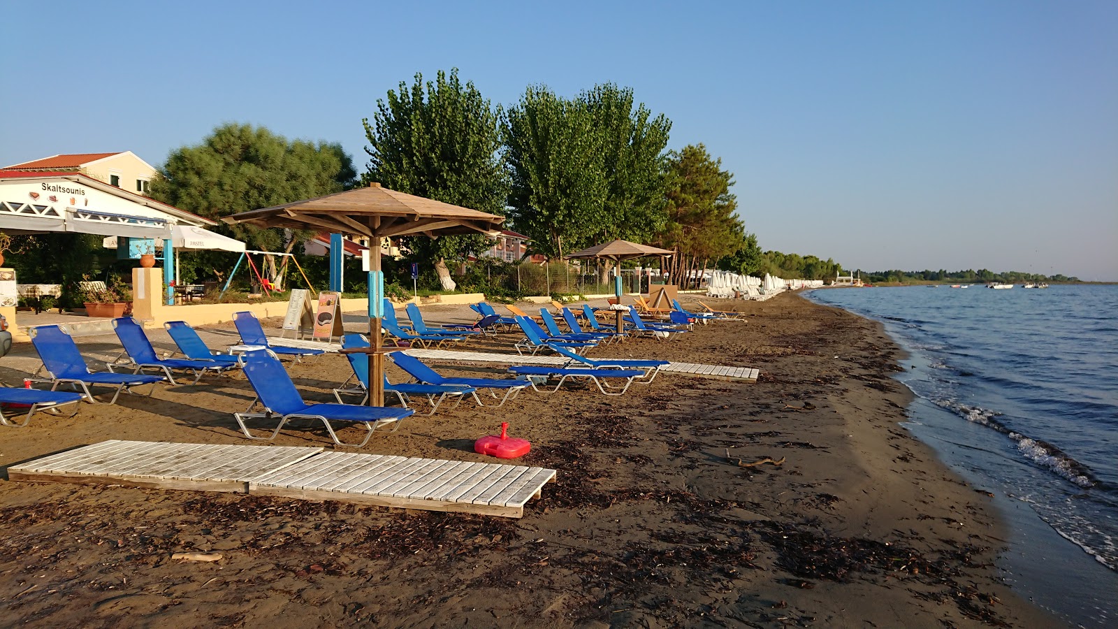 Agios Petros Plajı'in fotoğrafı - Çocuklu aile gezginleri için önerilir
