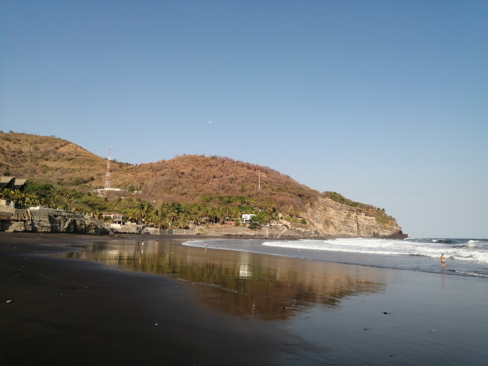 Foto af El Zonte beach faciliteter område