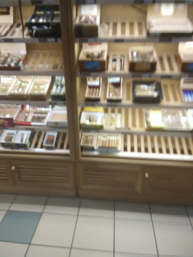 Liquor Store «Norfolk Package Store», reviews and photos, 1560 Mall Dr, Norfolk, VA 23511, USA