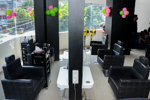 Green Trends Unisex Hair & Style Salon image