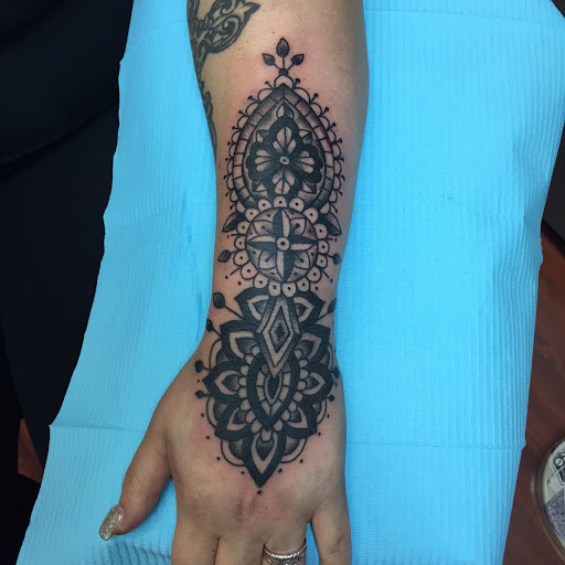 Tattoo Shop «Good Luck Tattoo», reviews and photos, 1011 41st Ave, Santa Cruz, CA 95062, USA