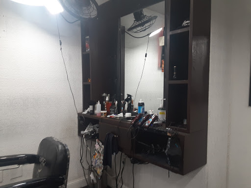 Barber Shop «Roosevelt Barber Shop», reviews and photos, 610 E Roosevelt St #152, Phoenix, AZ 85004, USA