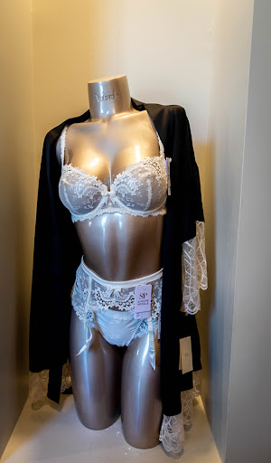 Lingerie Store «Anna Bella Fine Lingerie», reviews and photos, 5530 Windward Pkwy #1250, Alpharetta, GA 30004, USA