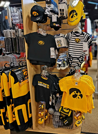 Sportswear Store «Rally House Boardwalk», reviews and photos, 8650 N Boardwalk Ave, Kansas City, MO 64154, USA