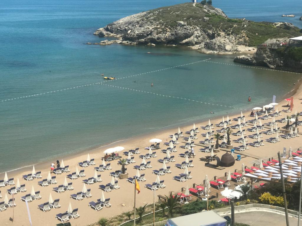 Baia Beach的照片 带有宽敞的海岸线